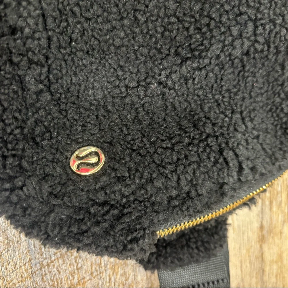 Lululemon Black Sherpa Belt Bag - Picture 2 of 3